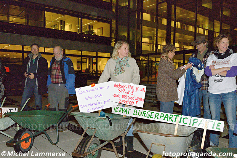 Kruiwagen karavaan naar Stadhuis