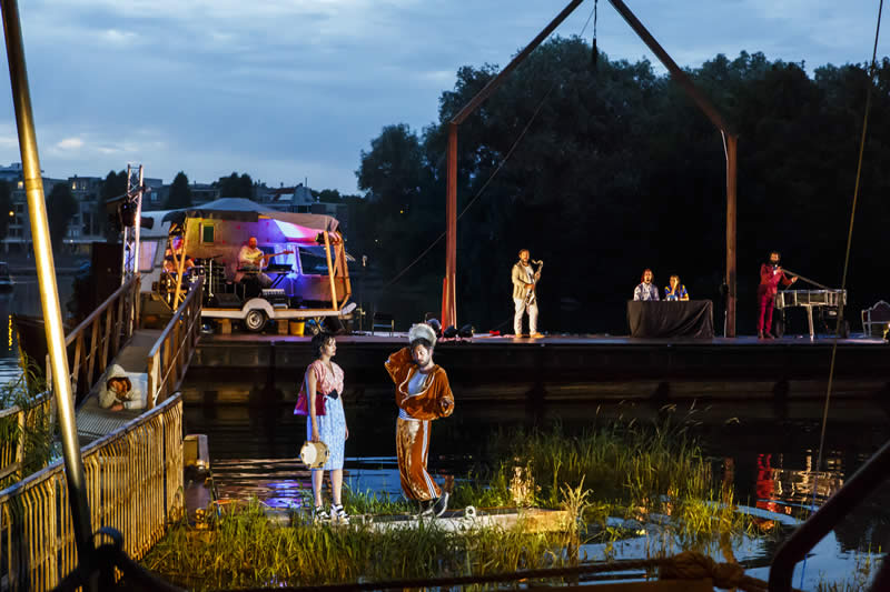 Gloednieuw Circustheater bij de ASM-Haven in Arnhem
