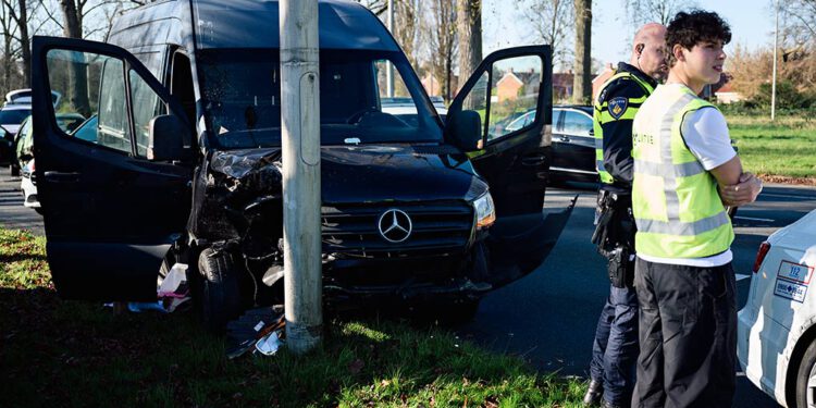 Lange achtervolging eindigt in crash op Nijmeegseweg